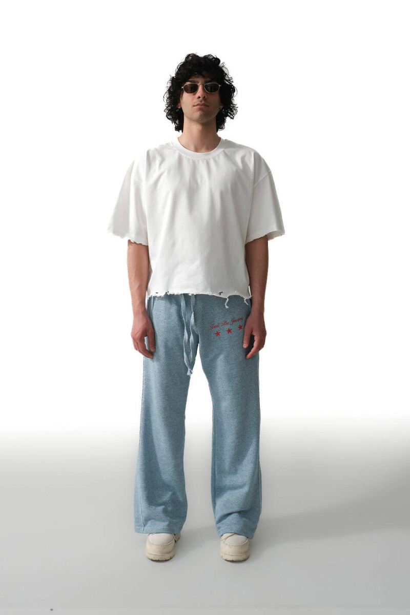 Yırtık Detaylı Beyaz Boxy Fit Crop Tişört & Trust The Journey Denim Desenli Açık Mavi Baggy Eşofman - 1