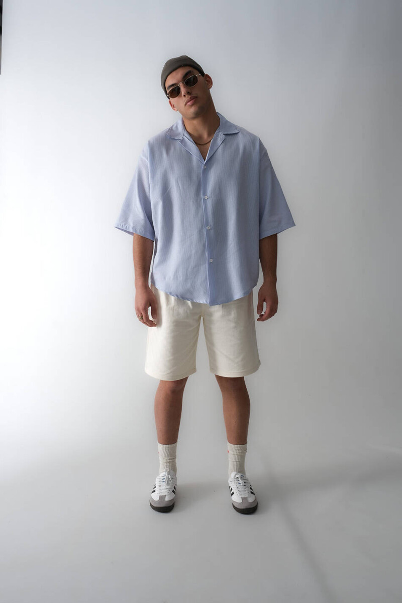 İnce Mavi Çizgili Yarım Kol Old Money Oversize Gömlek x Oversize Pileli Krem Şort - 1