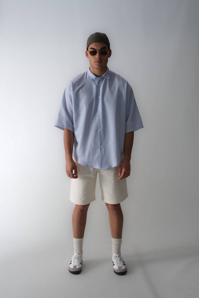 İnce Mavi Çizgili Yarım Kol Old Money Oversize Gömlek x Oversize Pileli Krem Şort - 2