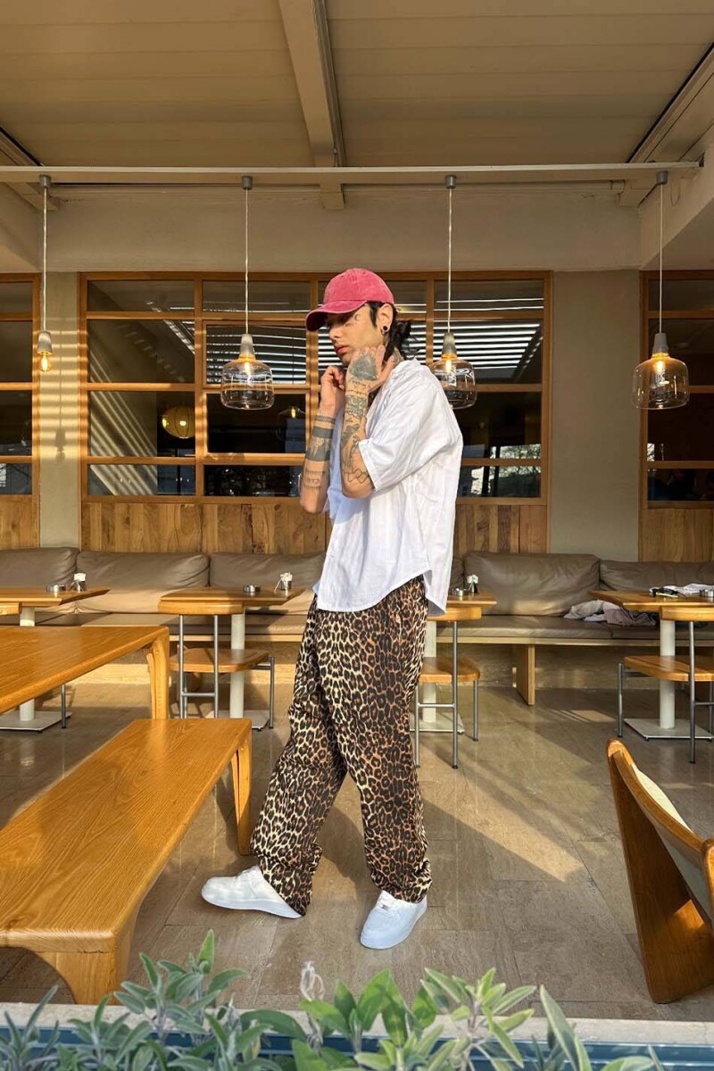 Beyaz Yarım Kol Oversize Old Money Gömlek & Leopar Desenli Baggy Pantolon - 1