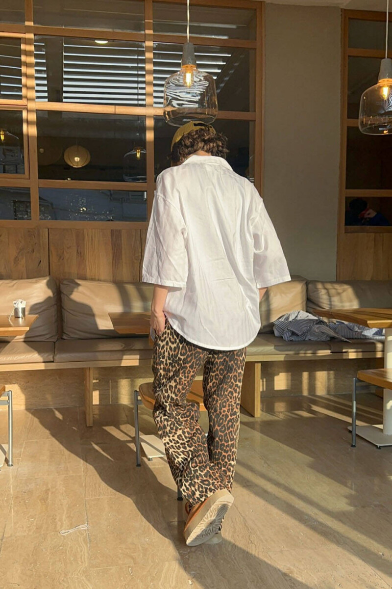 Beyaz Yarım Kol Oversize Old Money Gömlek & Leopar Desenli Baggy Pantolon - 2