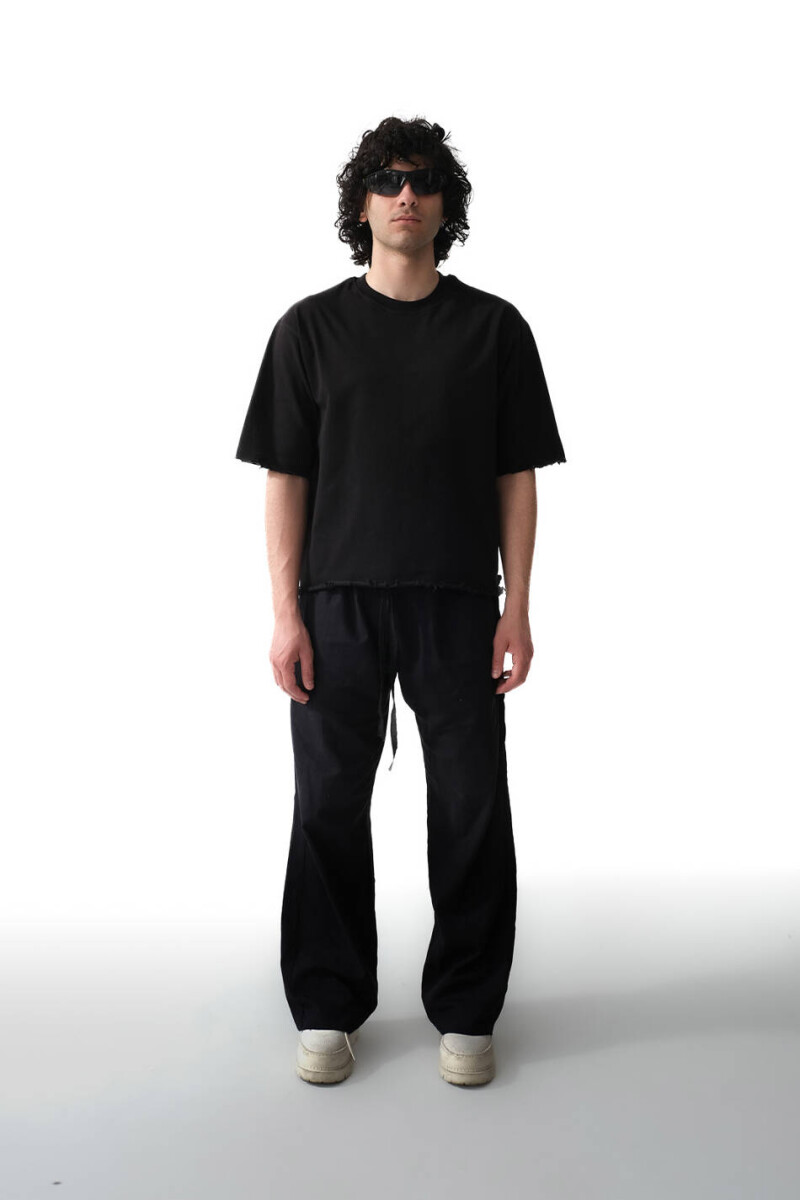 Sİyah Yırtık Detaylı Boy Fit Tİşört & %100 Pamuk Siyah Şerit Detaylı Pantolon - 1