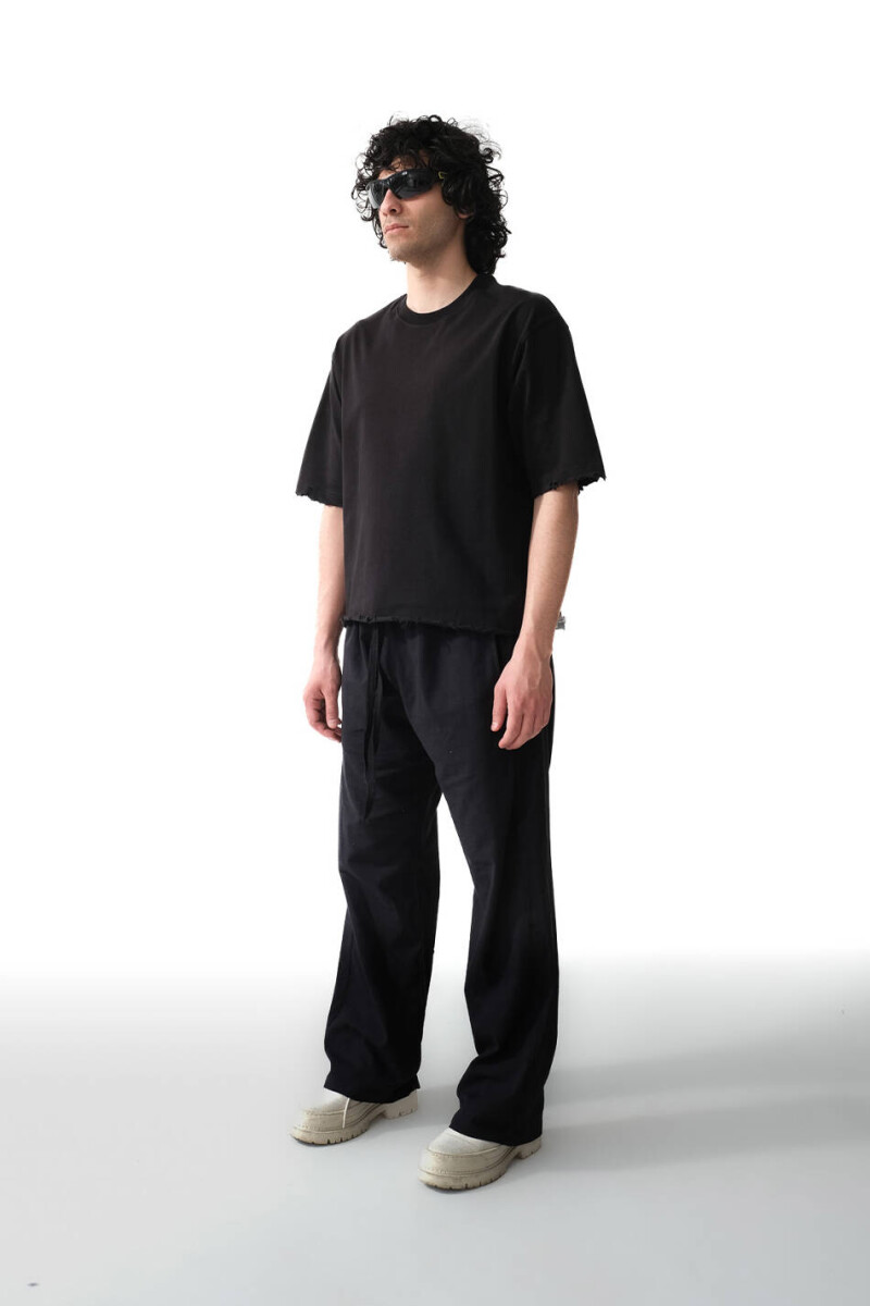 Sİyah Yırtık Detaylı Boy Fit Tİşört & %100 Pamuk Siyah Şerit Detaylı Pantolon - 2