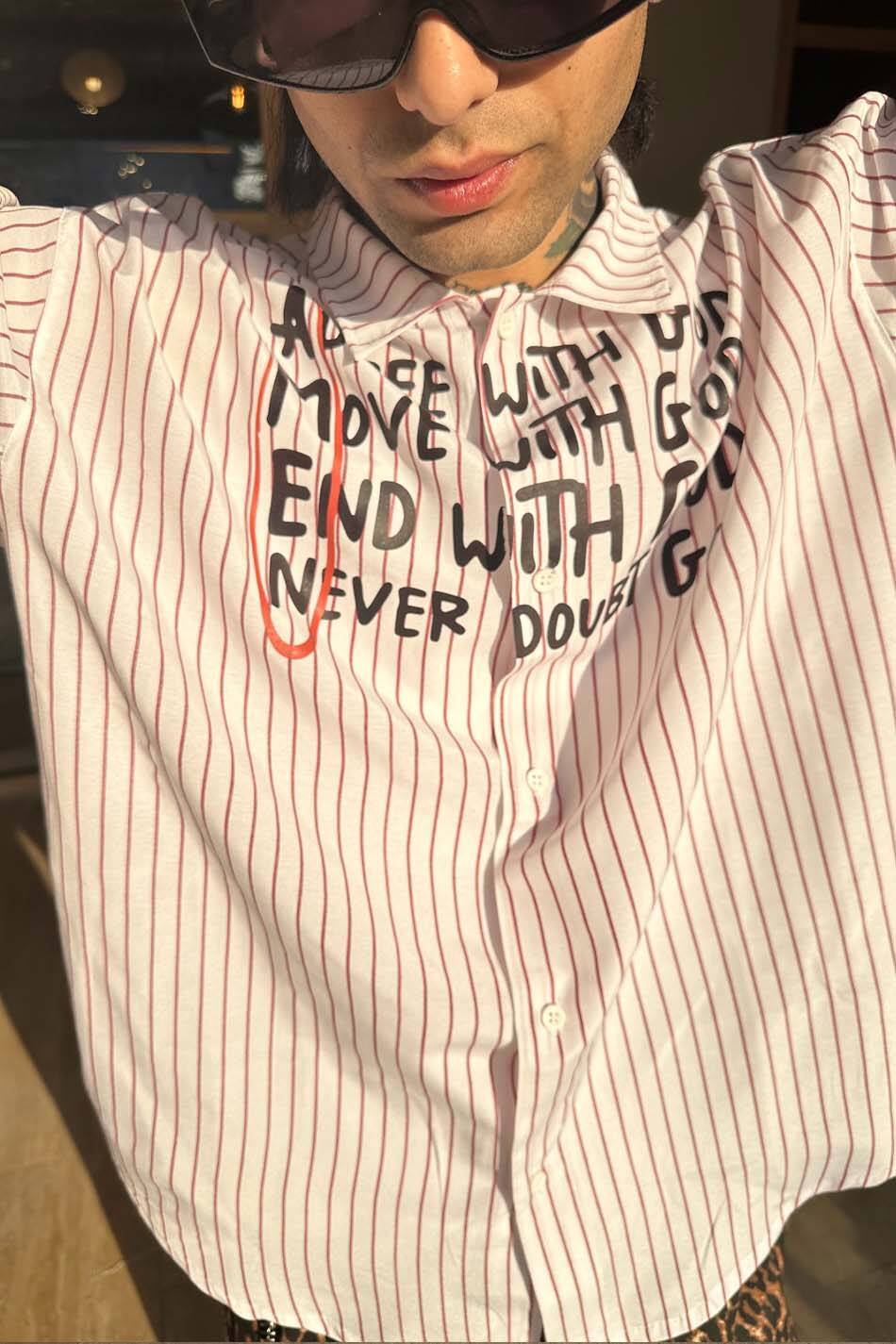 Amen Baskılı İnce Kırmızı Çizgili Oversize Old Money Gömlek - SOLDOUT