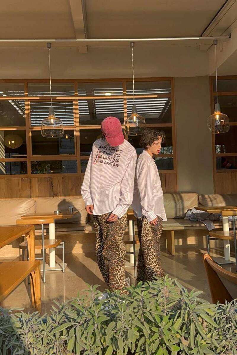Amen Baskılı İnce Kırmızı Çizgili Oversize Old Money Gömlek - 2