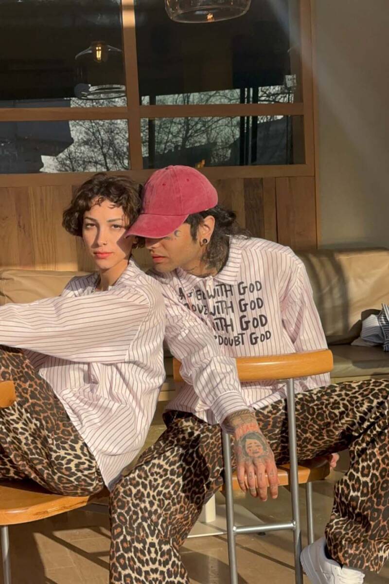 Amen Baskılı İnce Kırmızı Çizgili Oversize Old Money Gömlek - 3