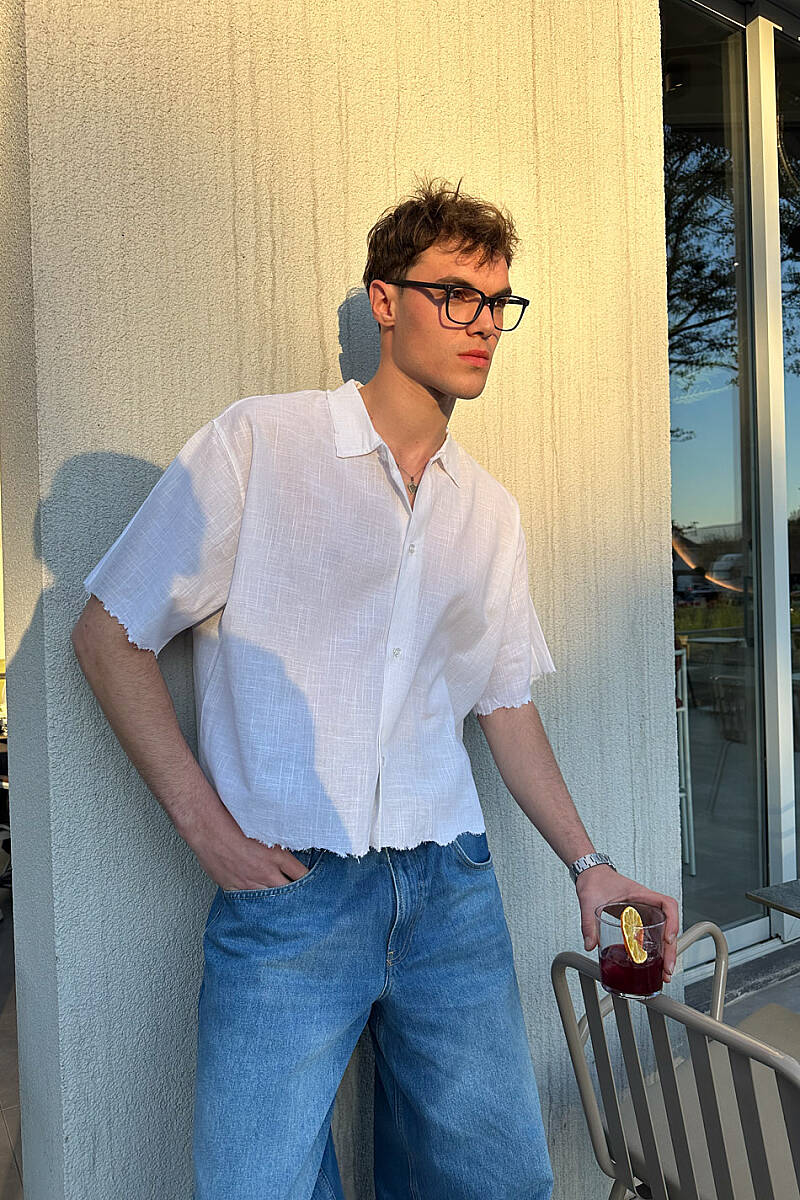 Beyaz Distressed Boxy Fit Crop Yarım Kol %100 Pamuk İnce Gömlek - SOLDOUT