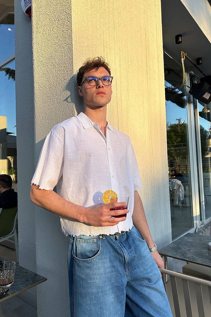 Beyaz Distressed Boxy Fit Crop Yarım Kol %100 Pamuk İnce Gömlek - 3