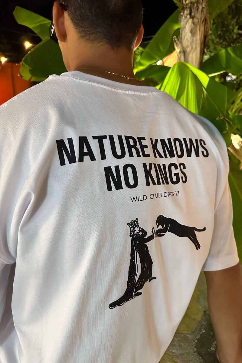 Nature Knows No Kings Baskılı Oversize Tişört 