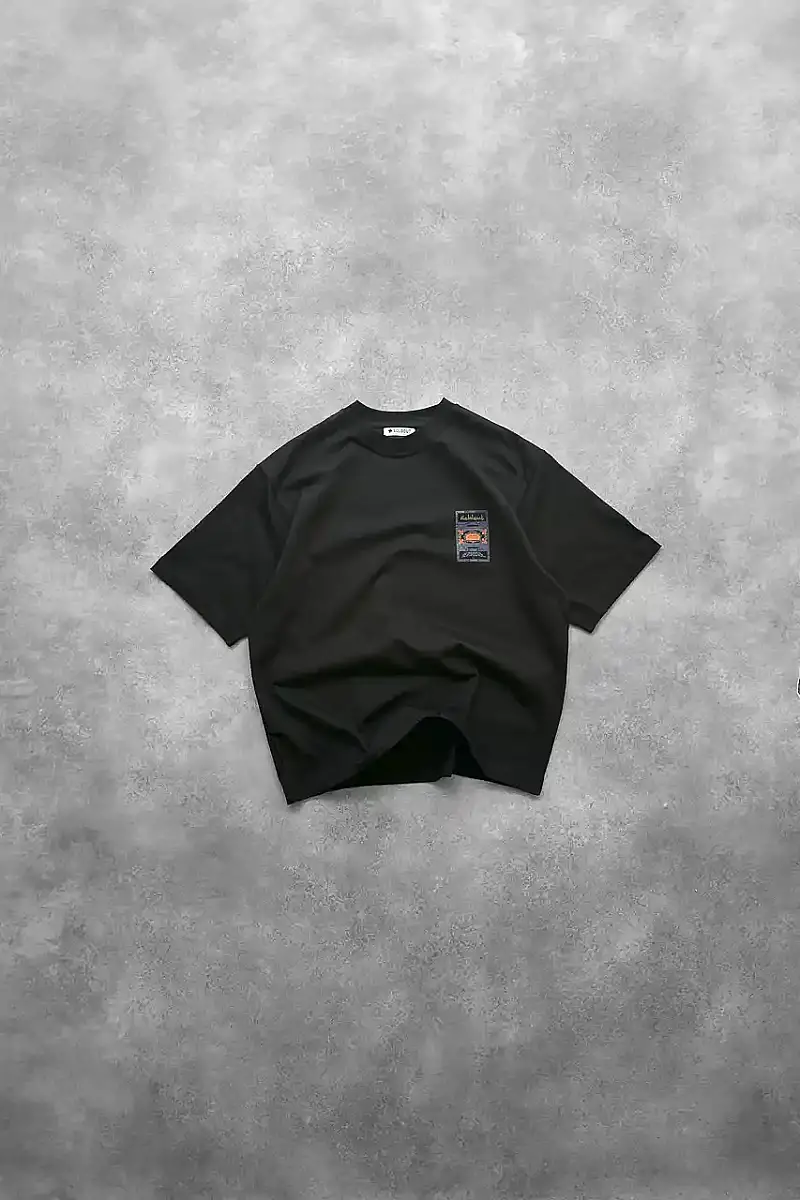 Önü Arap Çarşaf Baskılı Oversize Siyah T-Shirt - 1
