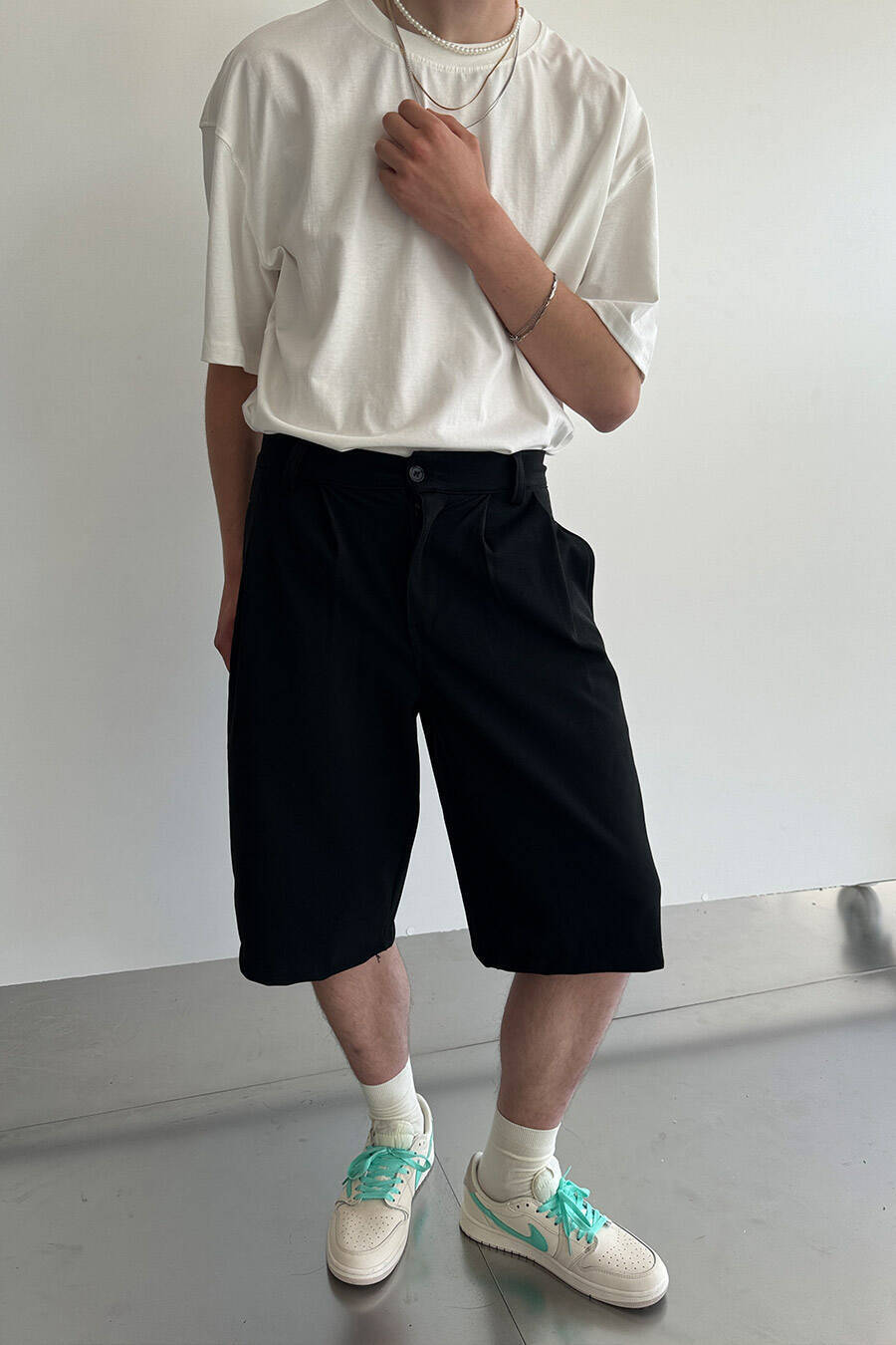 Oversize Bermuda Pileli Siyah Kumaş Şort - SOLDOUT