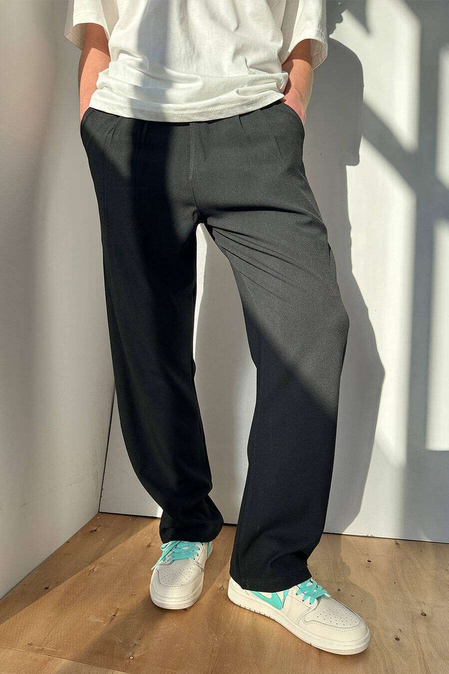 Siyah Regular Pileli Kumaş Pantolon - SOLDOUT