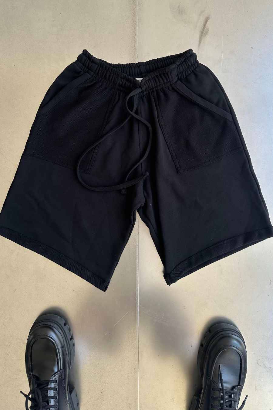 Siyah Ters Cep Detaylı 3 iplik Şort - SOLDOUT