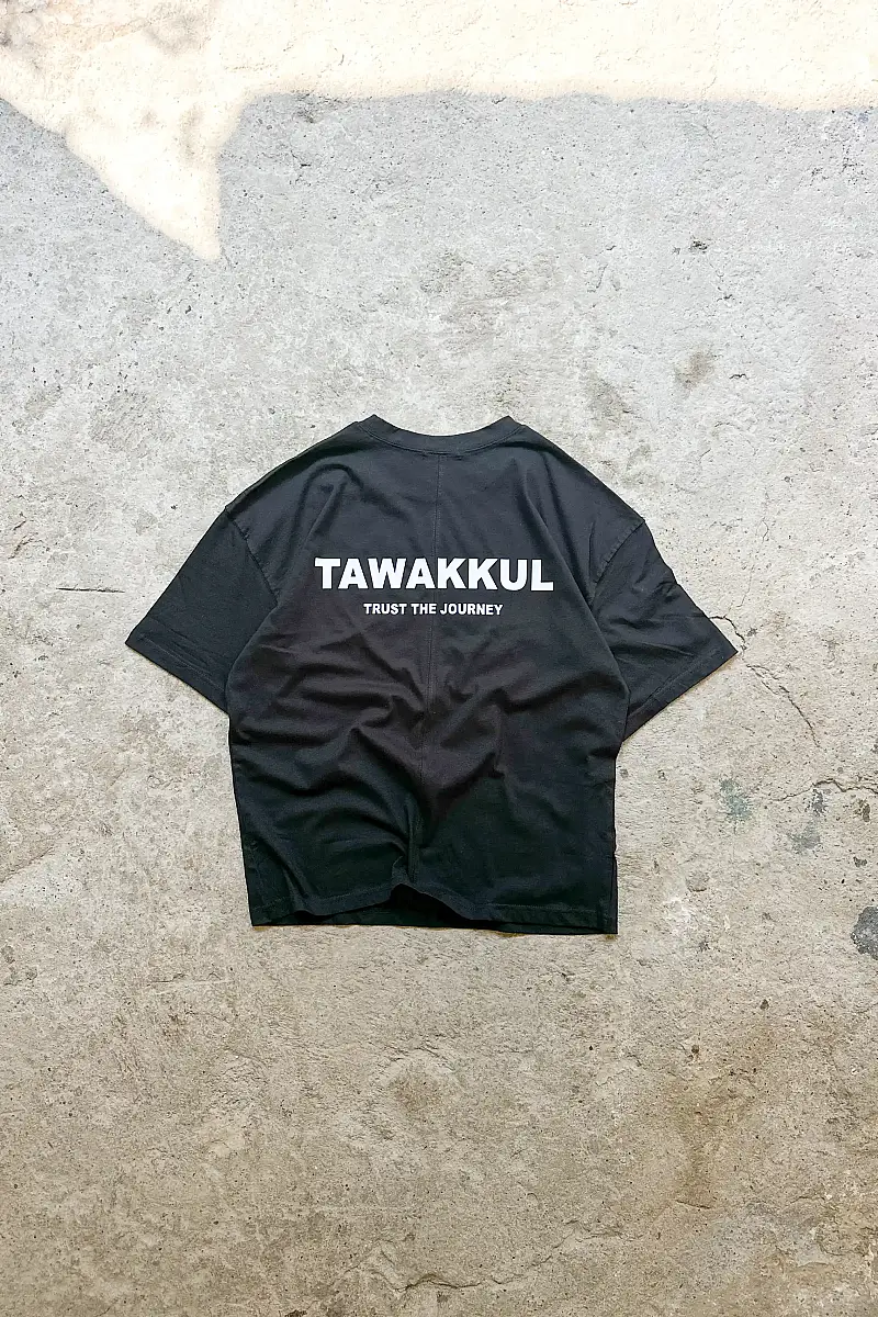 Tawakkul Siyah Ortadan Dikişli Oversize Baskılı Tişört - 3