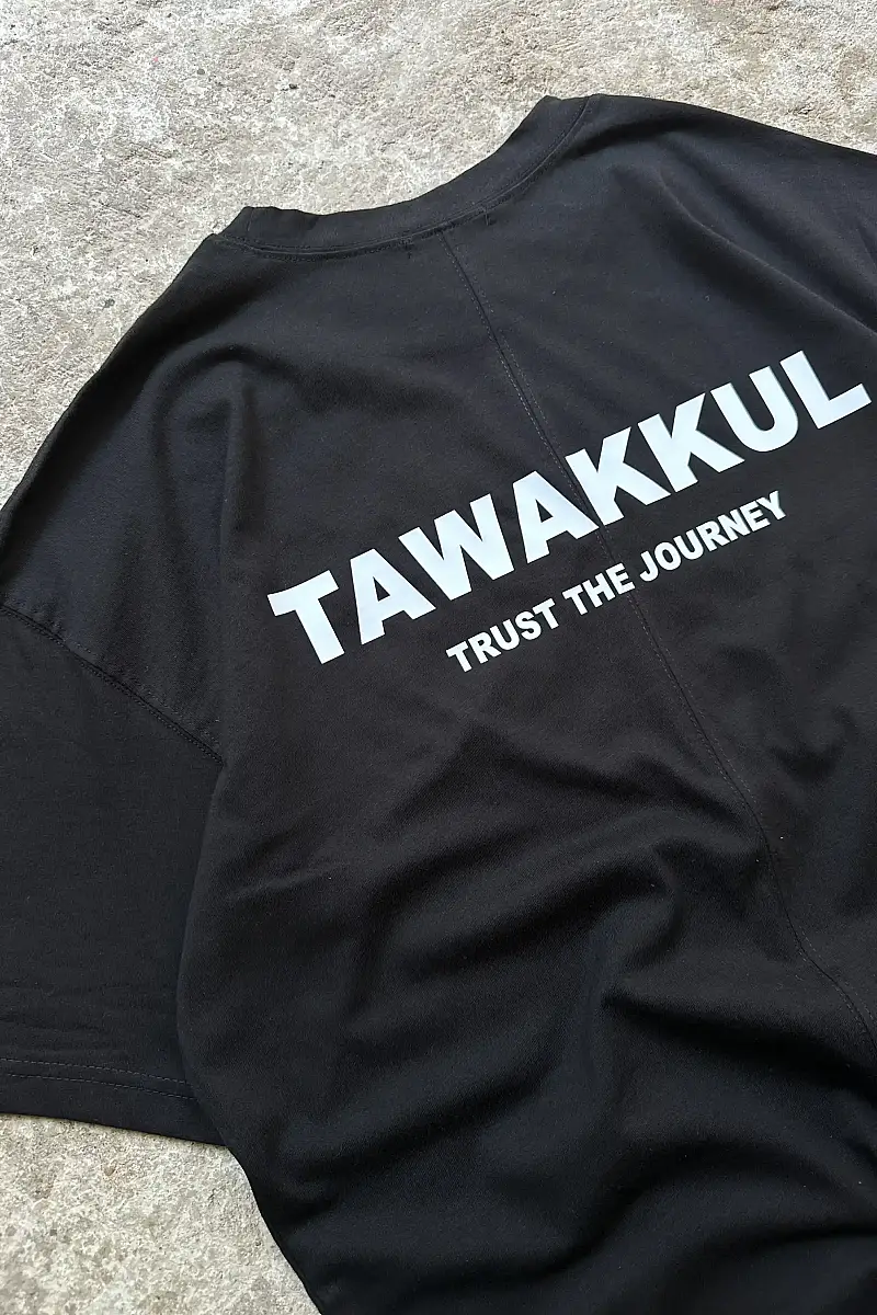 Tawakkul Siyah Ortadan Dikişli Oversize Baskılı Tişört - 1