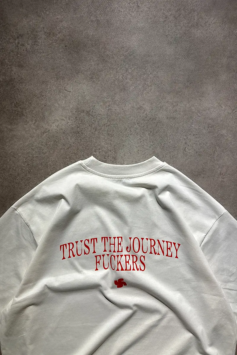 Trust The Journey Beyaz Oversize Baskılı Tişört - SOLDOUT (1)